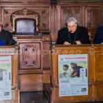 Benevento, cerimonia di inaugurazione - Al centro l'Arcivescovo Metropolita Mons. Andrea Mugione. Alla sua destra il commissario straordinario della Provincia, Aniello Cimitile, e alla sua sinistra Paolo Palumbo, presidente dell'Associazione "La Conchiglia", promotrice della mostra