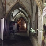 Bolzano - Uno scorcio notturno dell'allestimento nel magnifico chiostro dei Domenicani