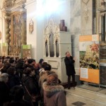 Centuripe (EN), inaugurazione - Il prof. Gaetano Scornavacche durante la visita guidata alla mostra